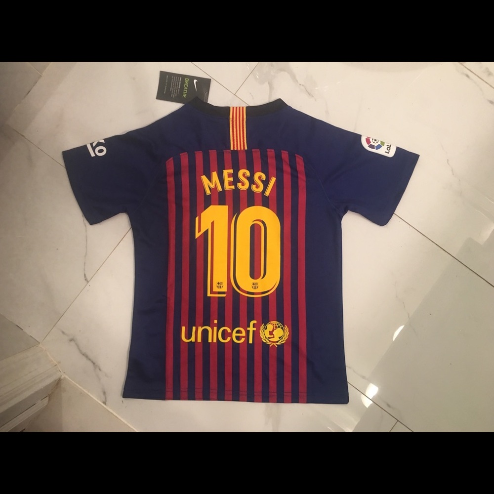 Boys Nike Messi soccer uniform-NWT-